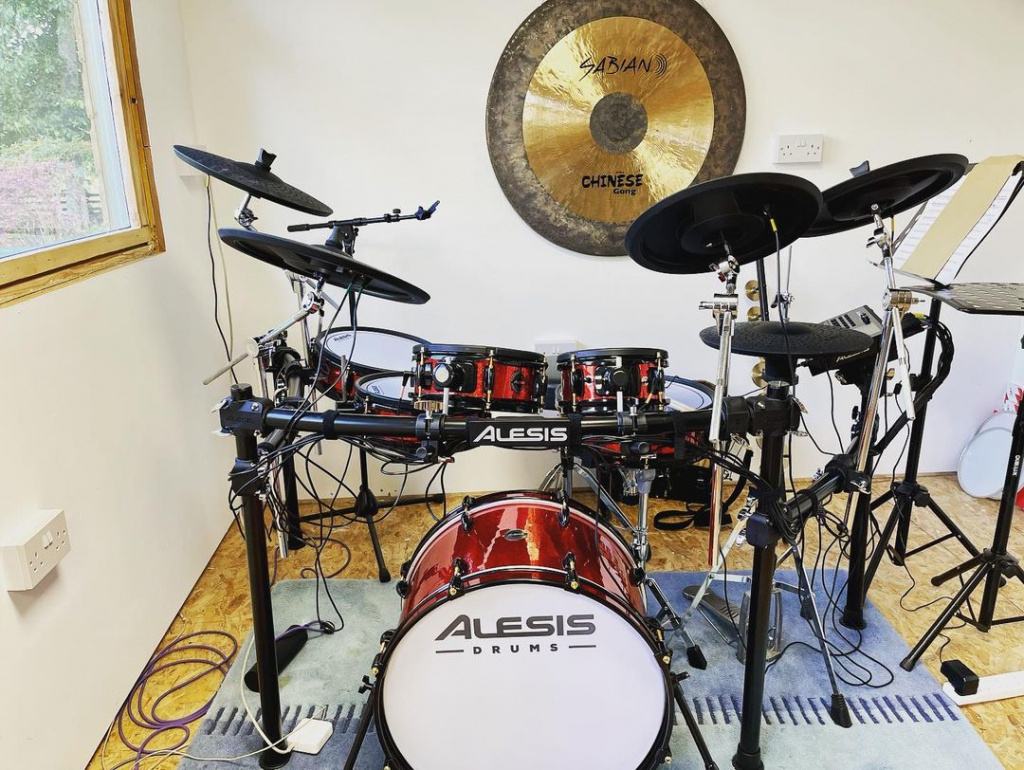 Alesis3_2.jpg